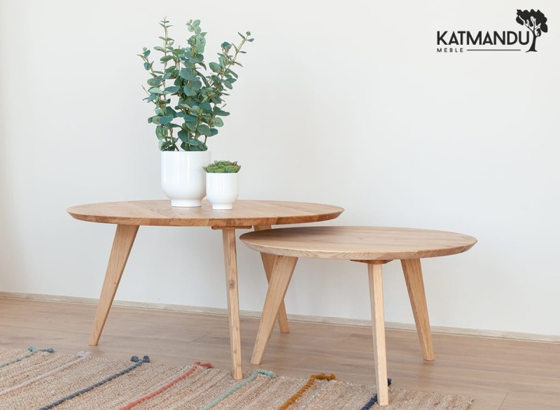 Aranżacja nr2 - Okrągły stolik dębowy Katmandu Meble ORBETELLO ⌀ 70 cm