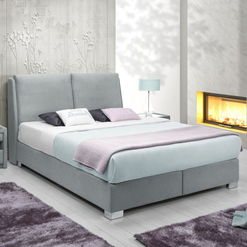 Łoże kontynentalne 505 z komfortowym wezgłowiem w formie praktycznych poduch. Zwiększa wygodę oparcia, pozwala odpocząć i zrelaksować się przed snem. Stabilna, mocna podstawa zapewnia właściwe podparcie materaca. Metalowa noga chromowana.