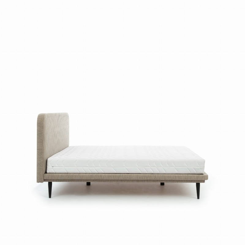 Aranżacja łóżka tapicerowanego New Elegance PRATO od boku