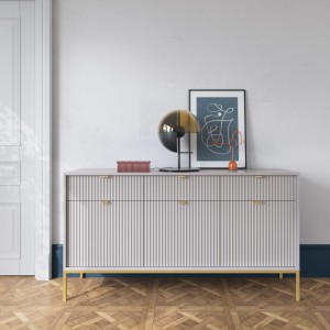 Komoda Piaski NOVA KSZ154 szer. 154 cm z ryflowaniami, kolor szary, złote uchwyty