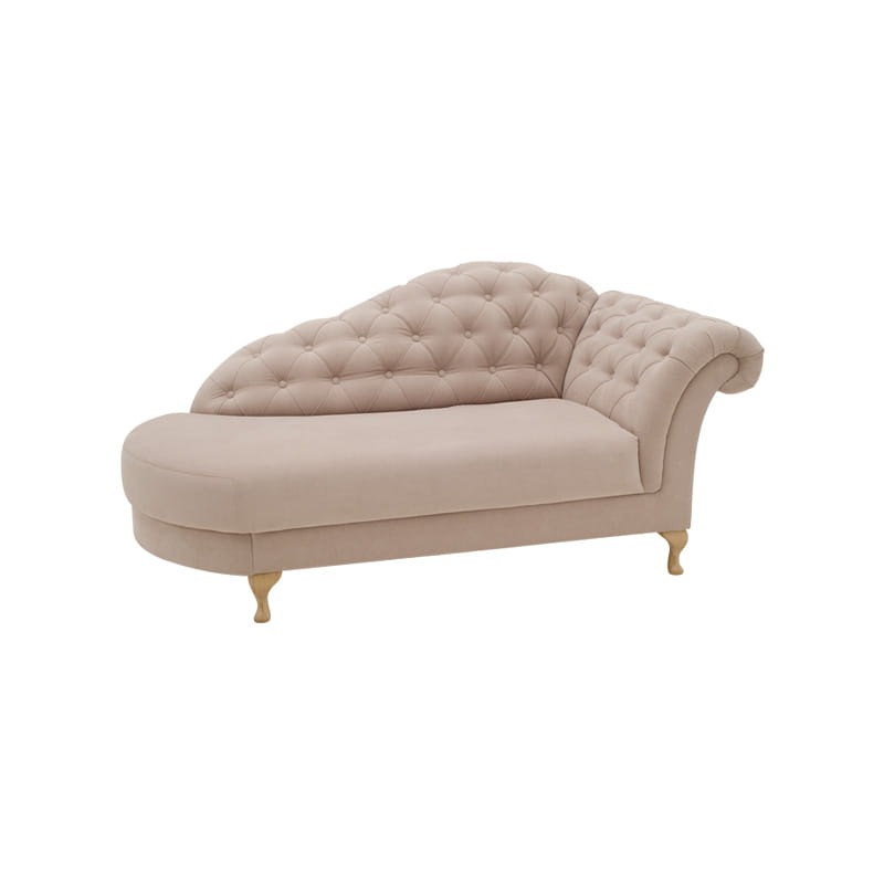 Sofa Paris to Elegancka i klasyczna  forma która  wpasuje się w najbardziej wyszukane wnętrza,  głęboko pikowane oparcie i stylizowane nóżki oraz oryginalny kształt sofy sprawia że jest ona iście królewska.